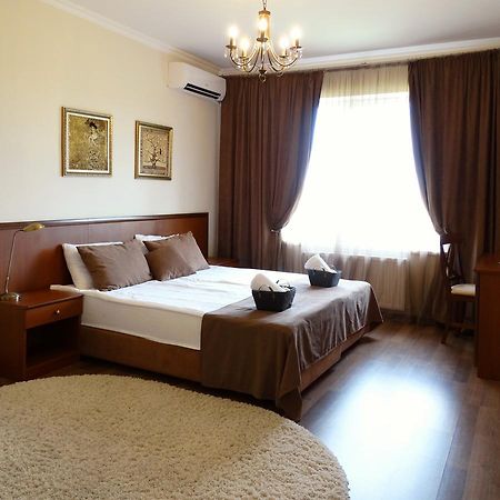 Henry Ford Mini Hotel Odessa Exterior foto