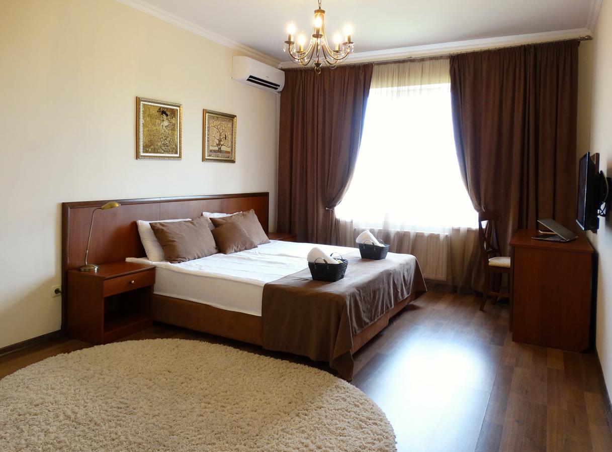 Henry Ford Mini Hotel Odessa Exterior foto