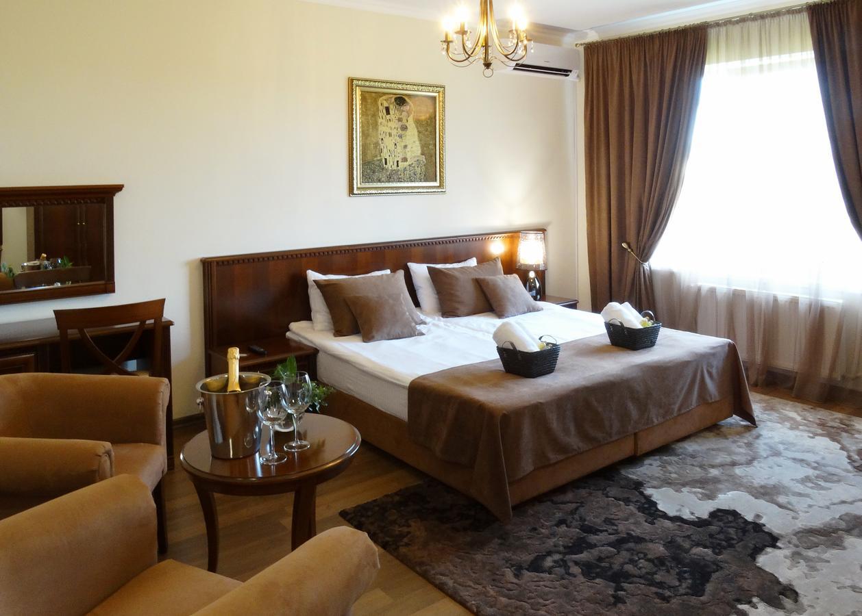 Henry Ford Mini Hotel Odessa Exterior foto